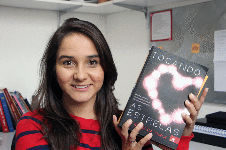 Tocando as estrelas, de Rebecca Serle