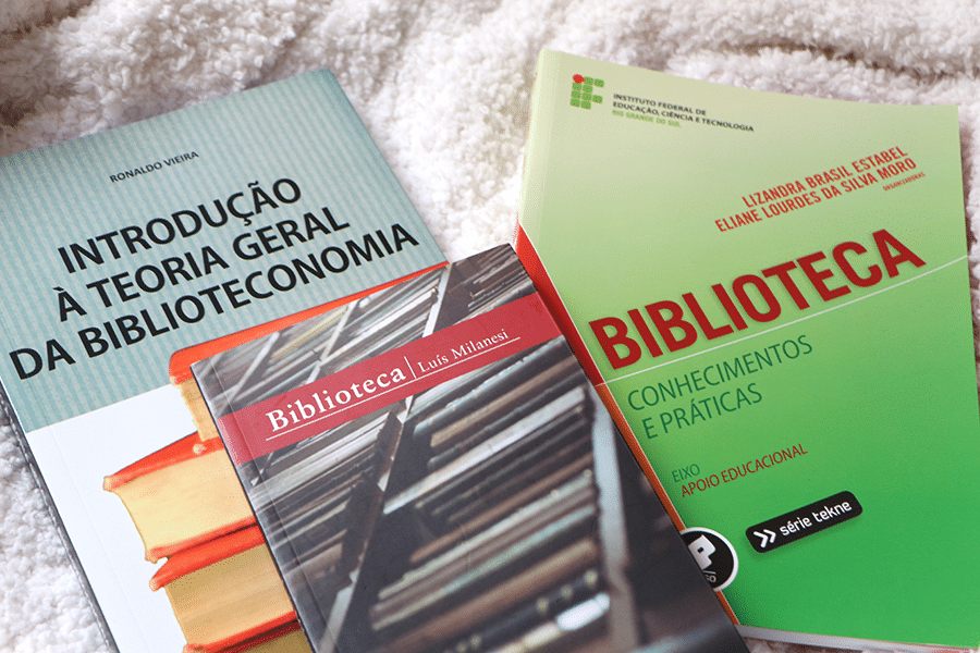 3 livros sobre biblioteconomia e bibliotecas