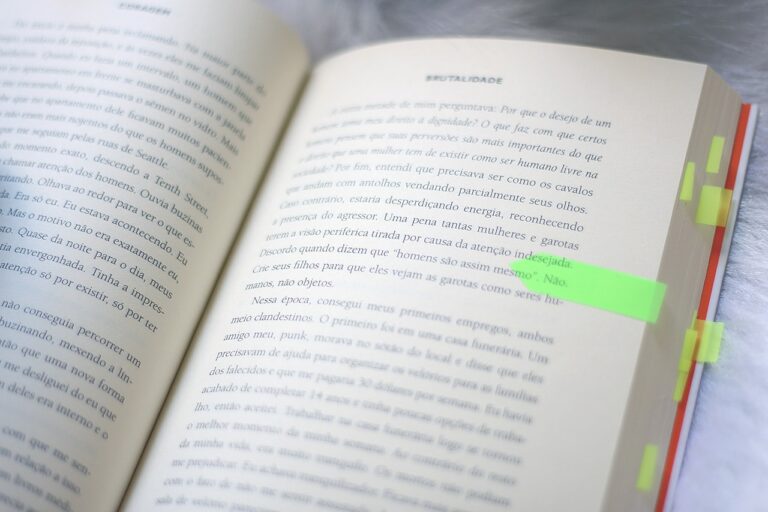 Livro Coragem, de Rose McGowan Livro Coragem, de Rose McGowan
