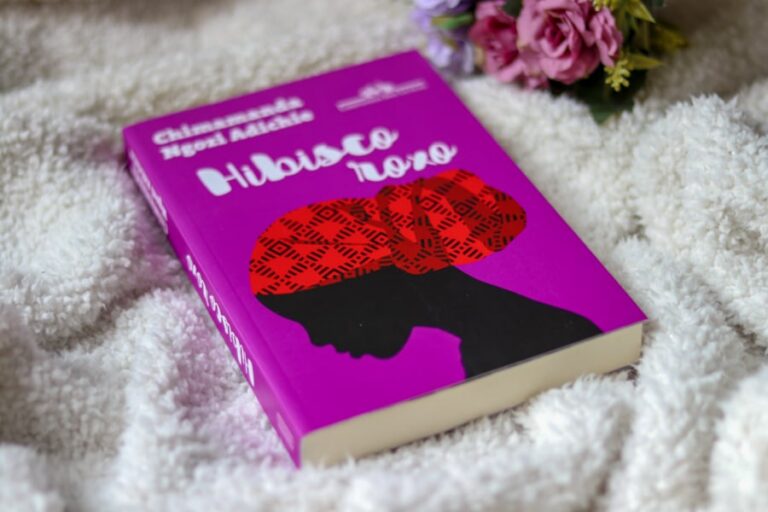 Hibisco Roxo, de Chimamanda Ngozi Adichie