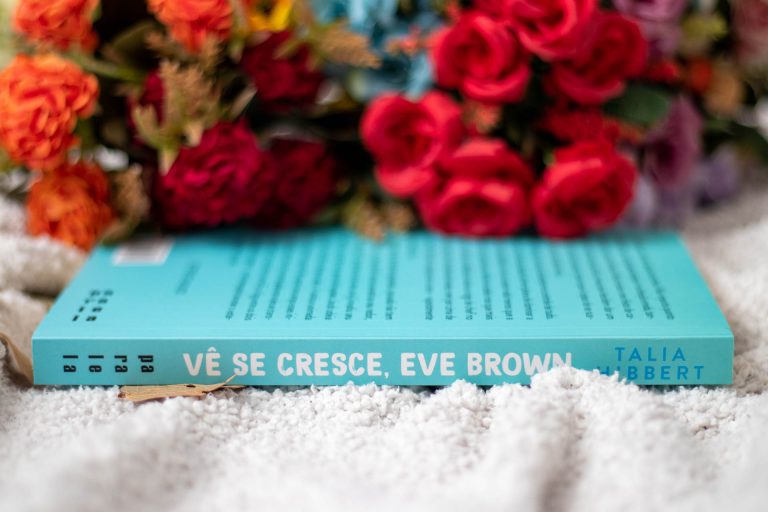 Vê se cresce Eve Brown, de Talia Hibbert